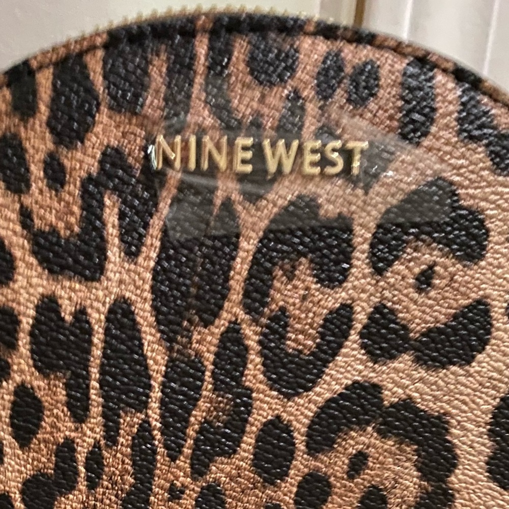 Adorable BRAND NEW Nine West canteen purse